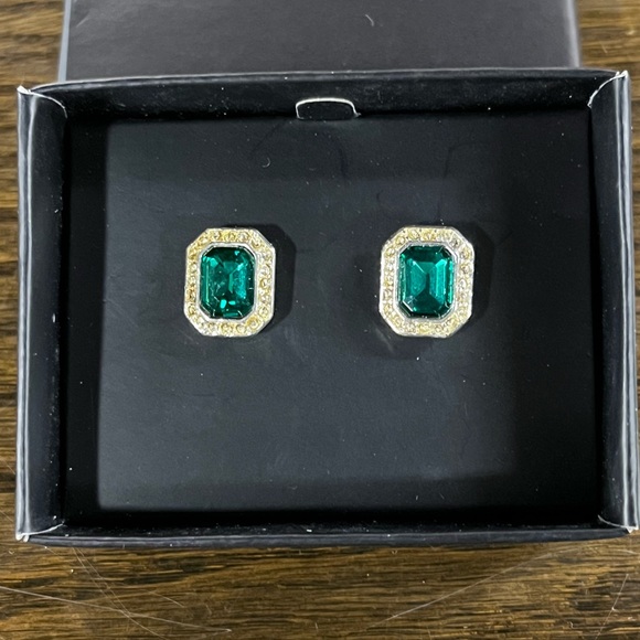 💕 3/$10 Avon “Look of Luxe” Stud Earrings IOB - Picture 2 of 5